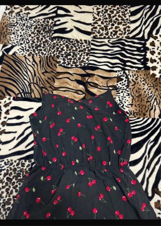 Vestitino/Copricostume nero con ciliegie rosse