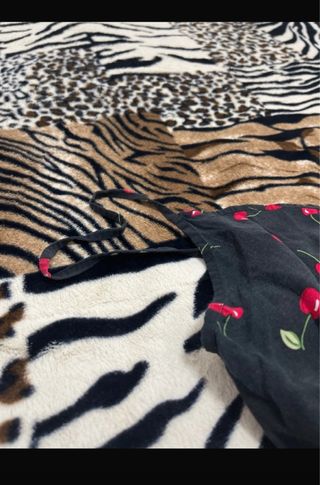 Vestitino/Copricostume nero con ciliegie rosse