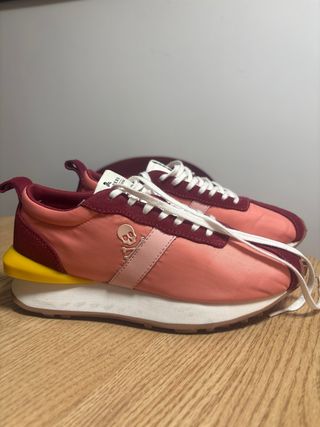 Deportivas Scalpers rosas y rojas