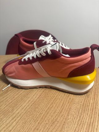 Deportivas Scalpers rosas y rojas