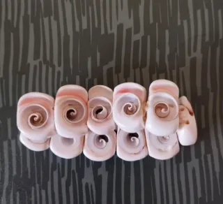 Pulsera de conchas beige y rosa