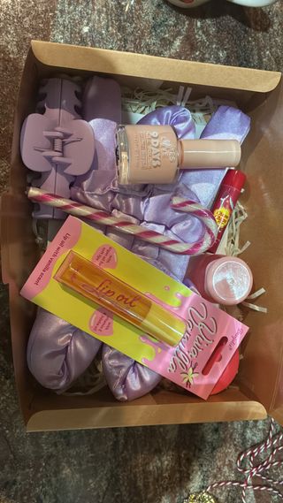 Caja regalo skincare morada y rosa