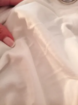 Cortina blanca de tela