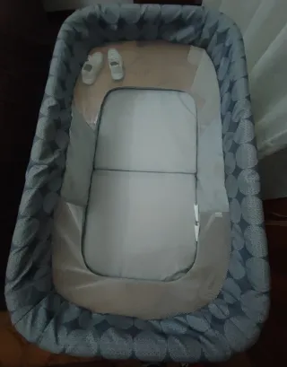 Cuna de viaje con estampado