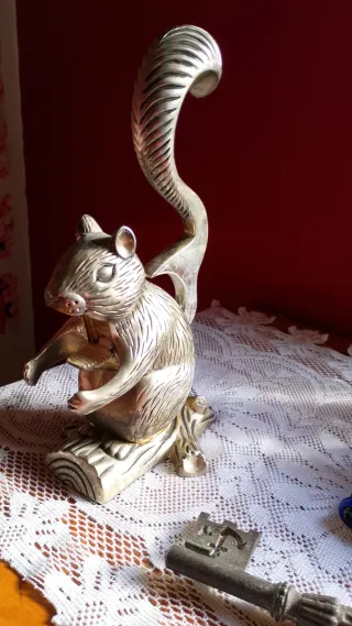 Antico schiaccianoci a forma di scoiattolo Godinger