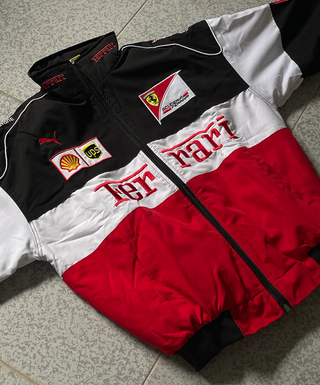Chaqueta Ferrari F1 Retro Puma Negra Roja Blanca