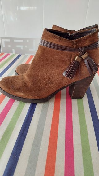Botines de ante marrones