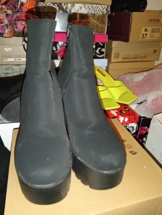 Botas negras con plataforma