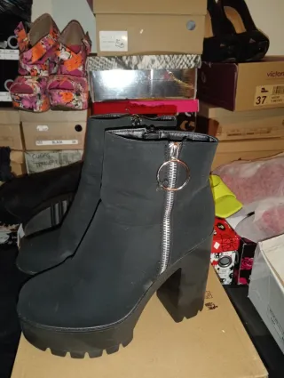 Botas negras con plataforma