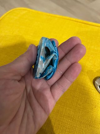 Escarabajo de la suerte azul y blanco