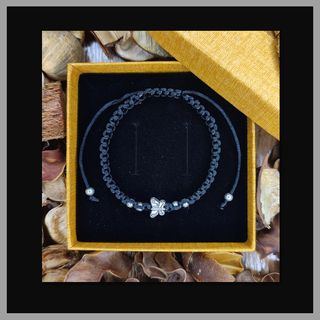 Pulsera Macramé Negra con Mariposa Plateada