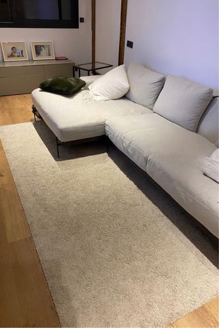 Sofá esquinero beige y verde