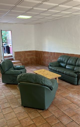 Sofás de cuero verde en perfectas condiciones