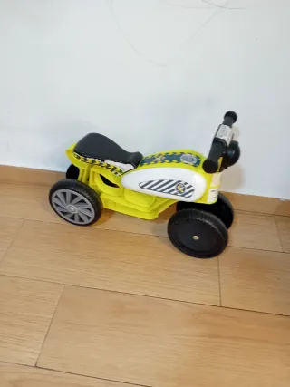 Moto correpasillos infantil amarilla