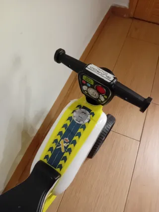 Moto correpasillos infantil amarilla