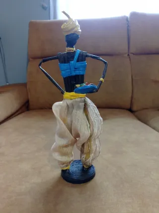 Muñecos étnicos artesanales de papel