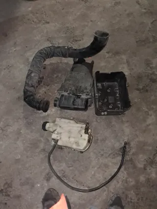 Bote expansión, caja batería y filtro aire