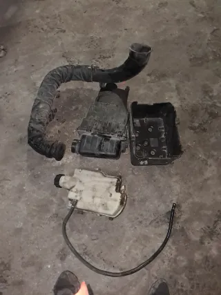 Bote expansión, caja batería y filtro aire