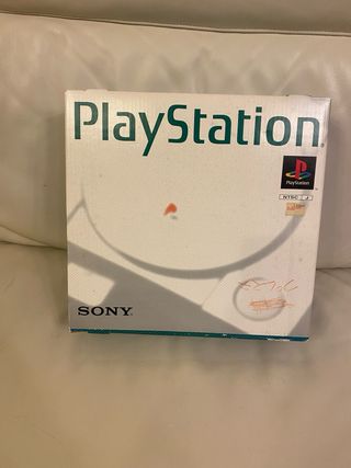 Consolas PlayStation 1 y 2 en caja