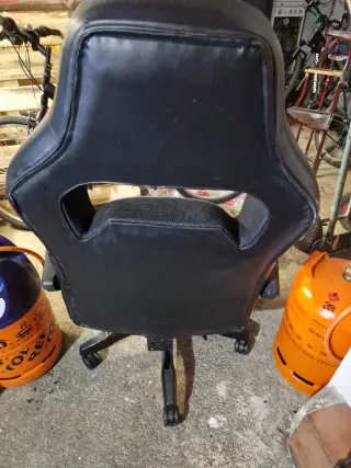 Silla gaming negra y gris