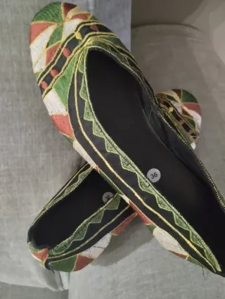 Zapatos planos bordados talla 36