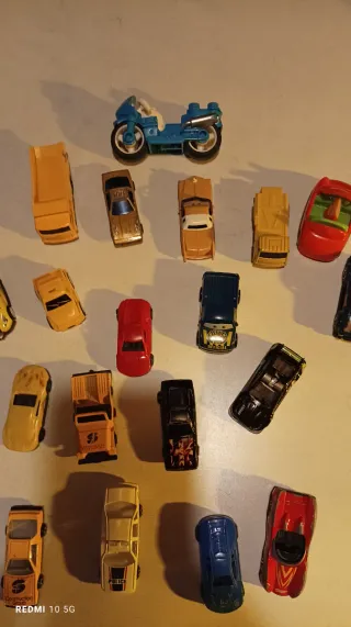 Conjunto 19 carros metal Incluindo 1 moto