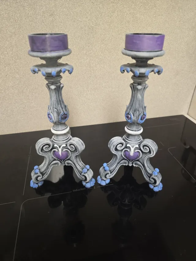Candelabros de  morado y gris