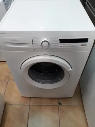 Lavadora Blanca Marca Balay 6kg 1000rpm calases A+