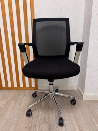 Silla de oficina ergonómica negra