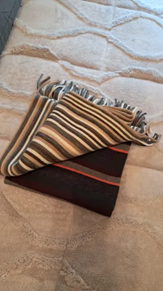 2 bufandas de rayas.