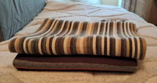 2 bufandas de rayas.