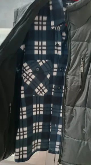 Chaleco y camisa de hombre