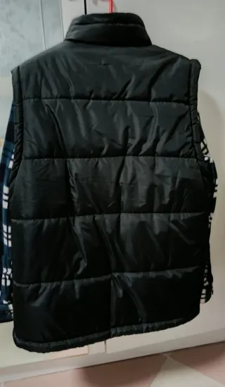 Chaleco y camisa de hombre