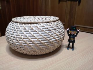 Cesta redonda de mimbre con tapa