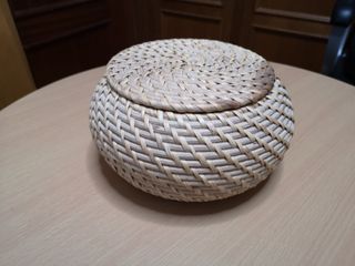 Cesta redonda de mimbre con tapa