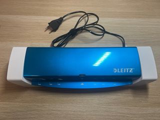 Plastificadora Leitz iLAM Home Azul/Blanca