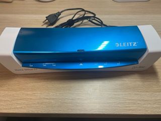 Plastificadora Leitz iLAM Home Azul/Blanca