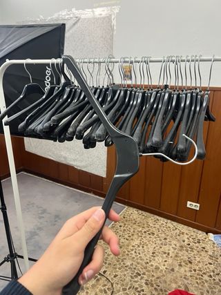 Lote 50 Perchas Negras Plástico