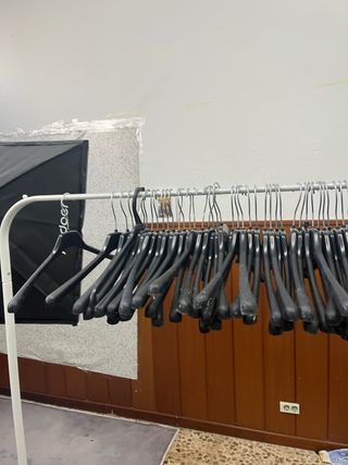 Lote 50 Perchas Negras Plástico