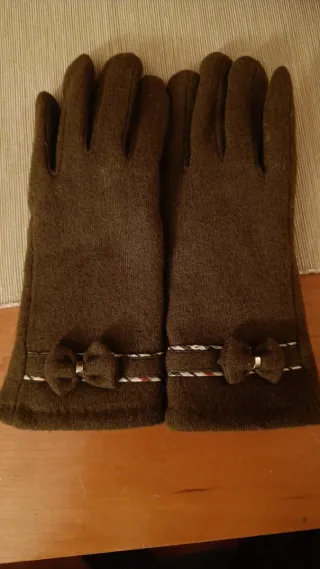 Par de guantes verdes