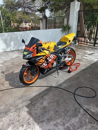 Honda CBR Amarilla algo negociable