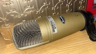 Micrófono Behringer C-1U Dorado