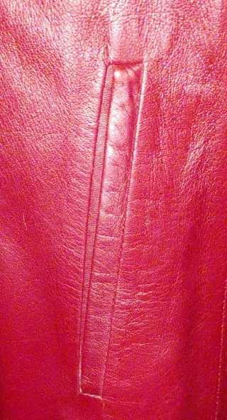 Abrigo largo de piel color vino