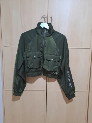 Cazadora bomber verde chica