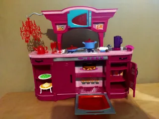 Lote Barbie Cocina y Tocador con muchos accesorios