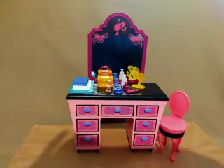 Lote Barbie Cocina y Tocador con muchos accesorios