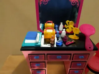 Lote Barbie Cocina y Tocador con muchos accesorios