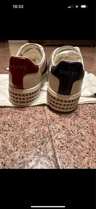 Zapatillas Gucci Blancas con Detalles Dorados