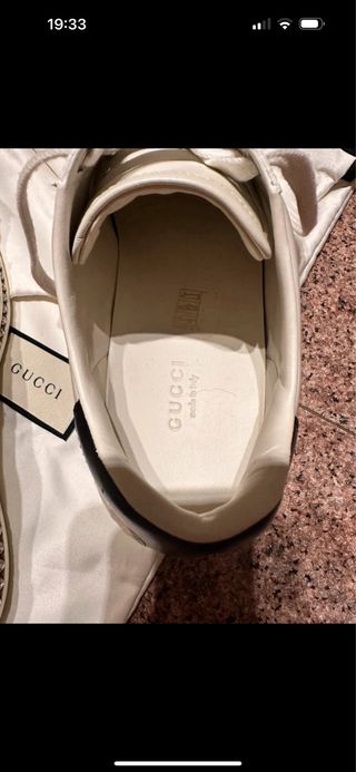 Zapatillas Gucci Blancas con Detalles Dorados