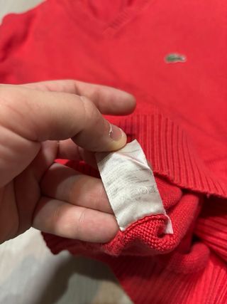 Jersey Lacoste cuello pico rojo